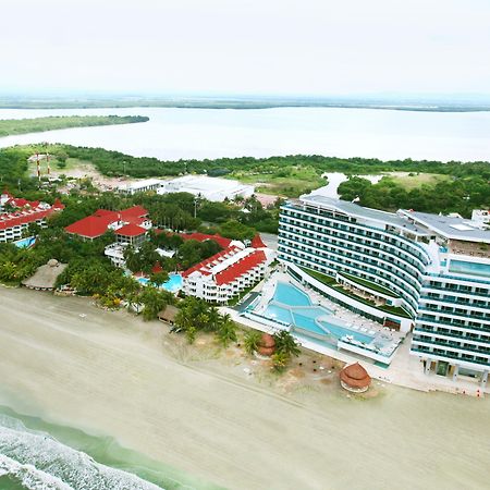 Hotel Las Americas Casa De Playa Cartagena Exteriör bild Aerial view of the resort