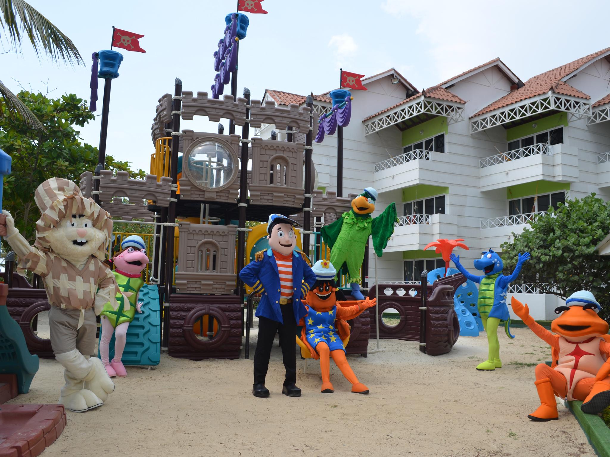 Hotel Las Americas Casa De Playa Cartagena Exteriör bild Characters from the series at Legoland Malaysia Resort