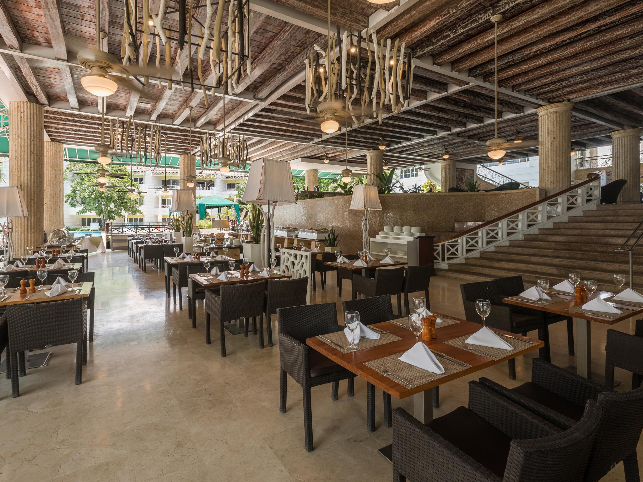 Hotel Las Americas Casa De Playa Cartagena Exteriör bild The restaurant