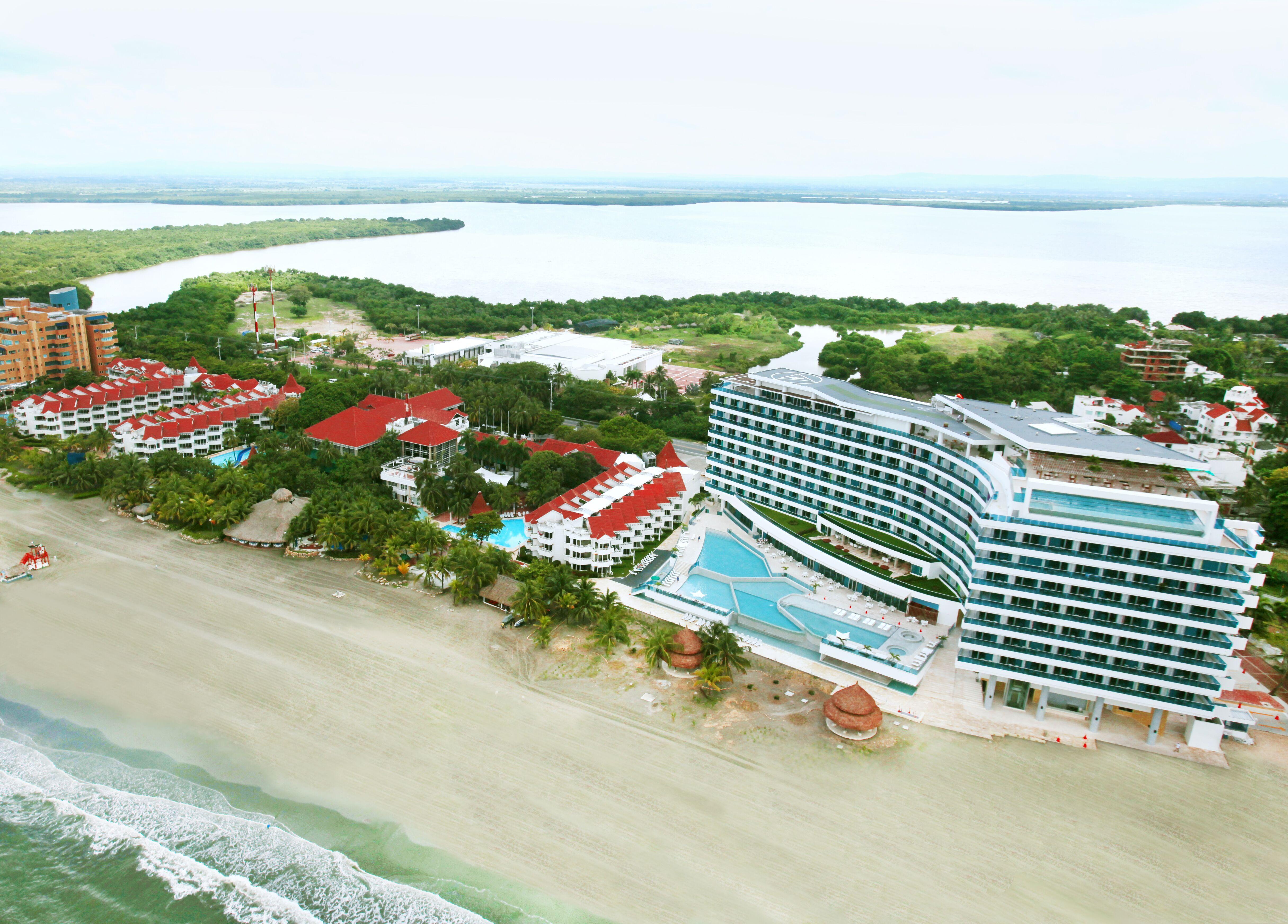 Hotel Las Americas Casa De Playa Cartagena Exteriör bild Aerial view of the resort