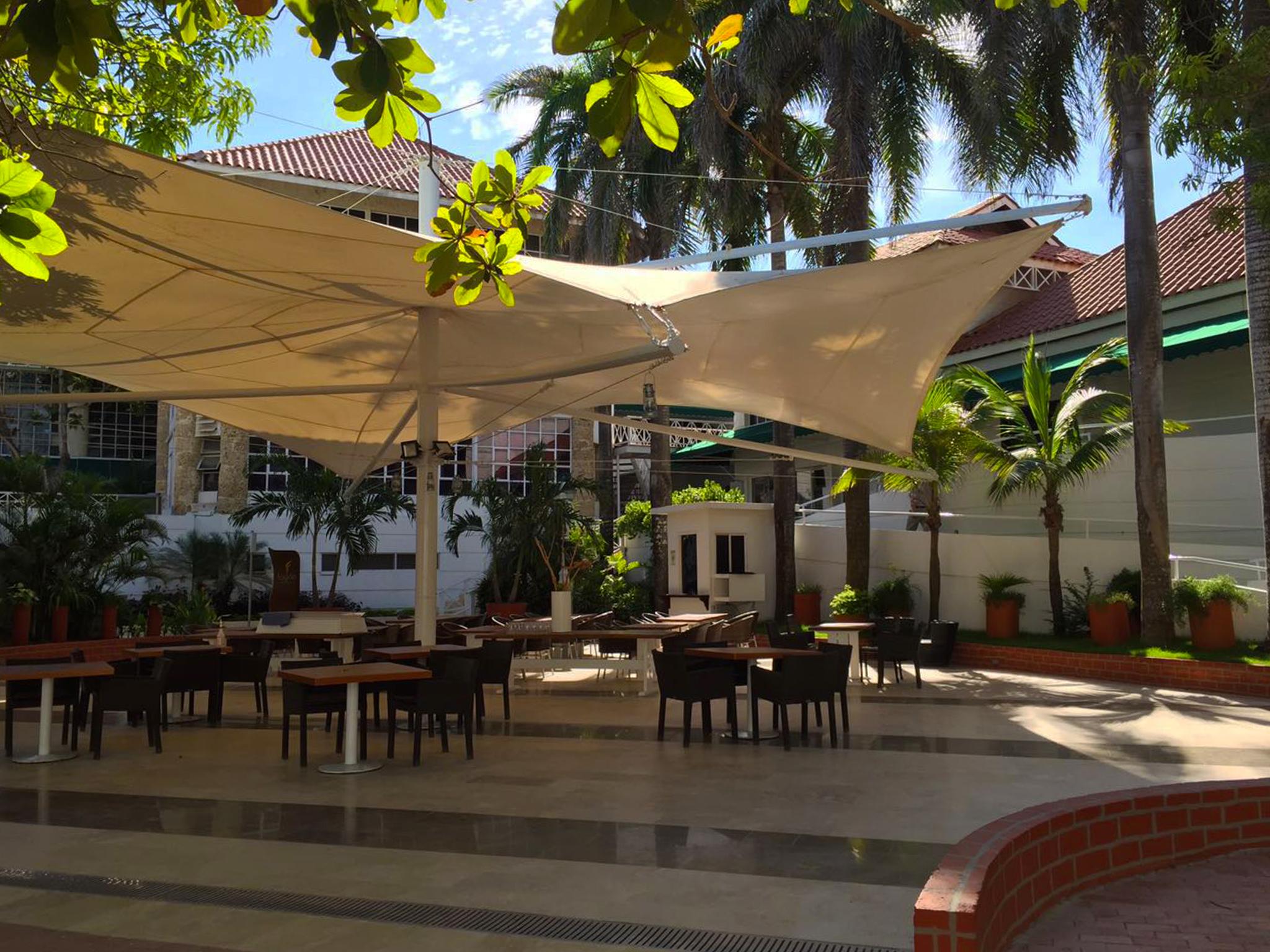 Hotel Las Americas Casa De Playa Cartagena Exteriör bild The courtyard of the hotel