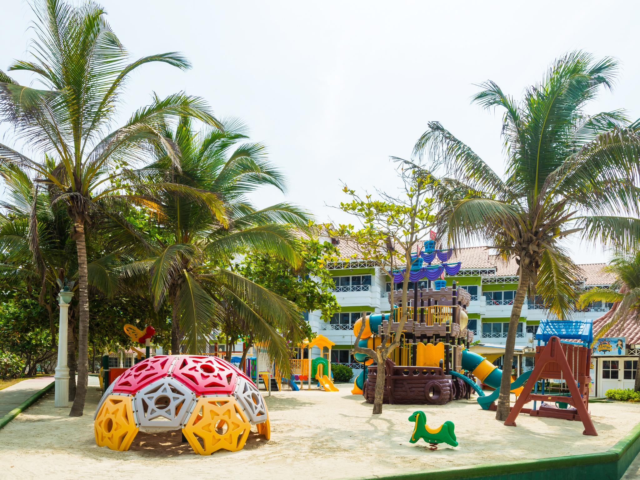 Hotel Las Americas Casa De Playa Cartagena Exteriör bild Playground