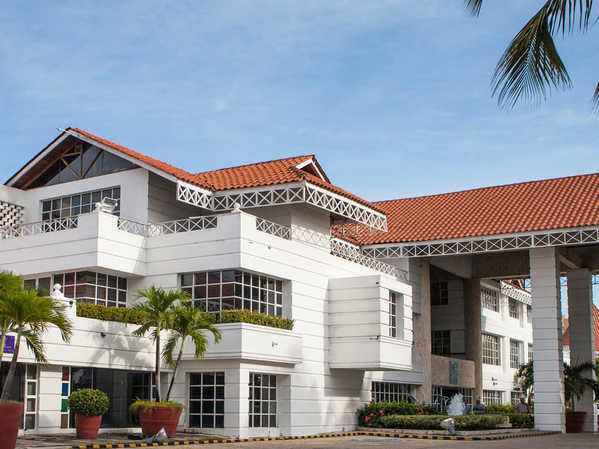 Hotel Las Americas Casa De Playa Cartagena Exteriör bild The University of Nottingham Malaysia Campus