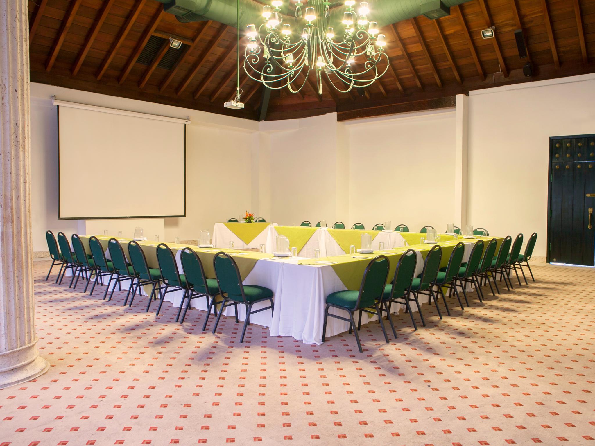 Hotel Las Americas Casa De Playa Cartagena Exteriör bild The meeting room