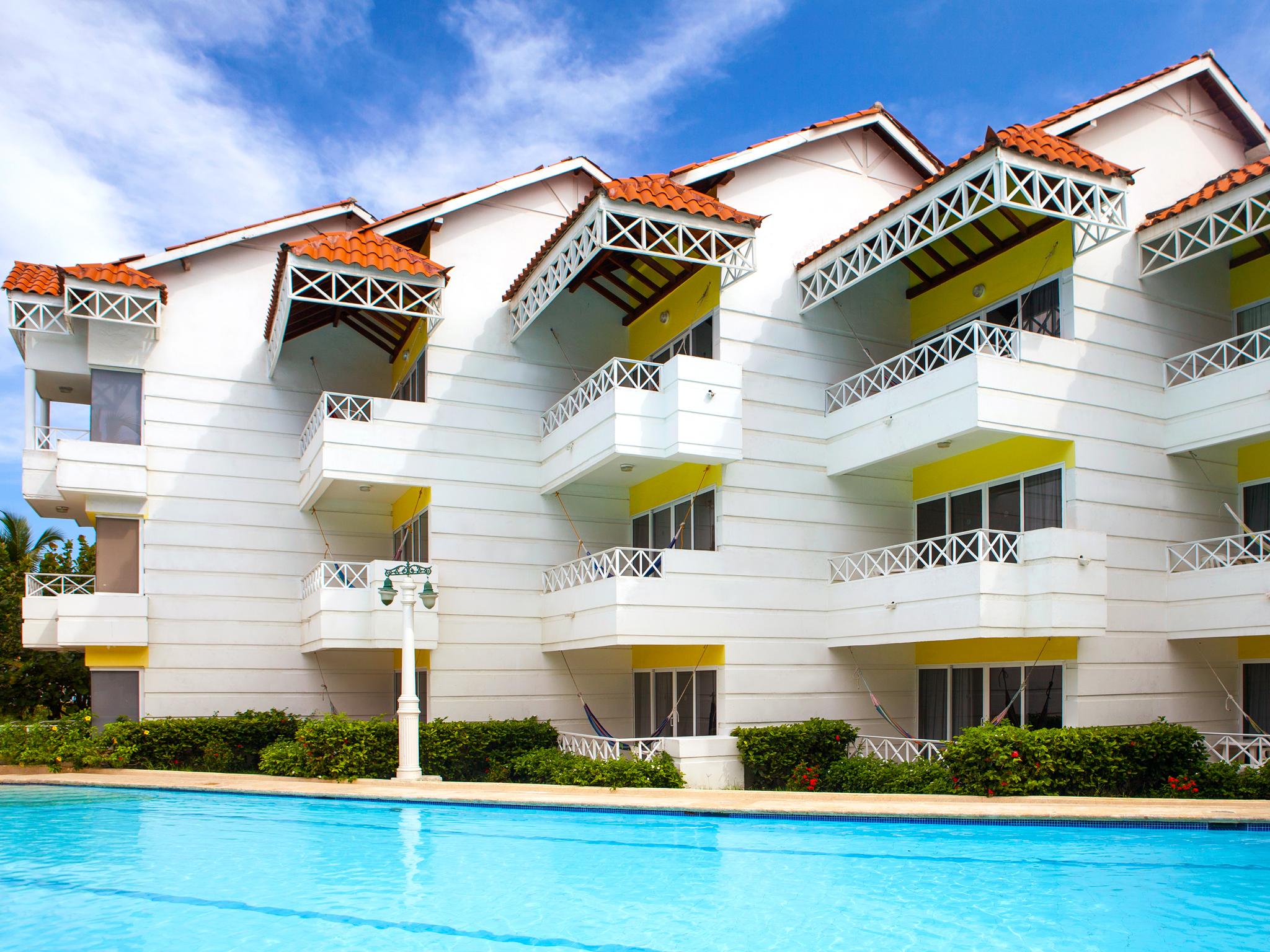 Hotel Las Americas Casa De Playa Cartagena Exteriör bild Club Med Phuket