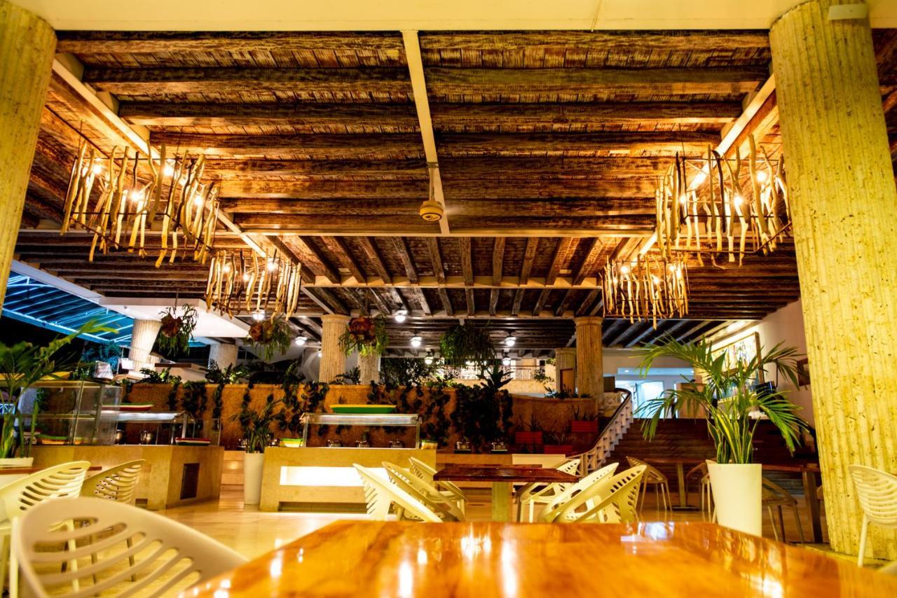 Hotel Las Americas Casa De Playa Cartagena Exteriör bild The lobby of the hotel