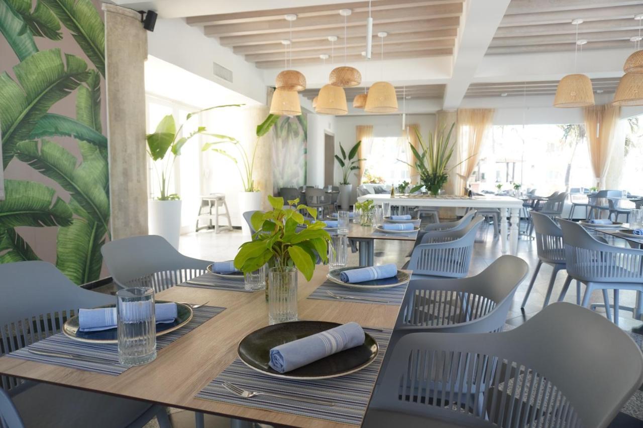 Hotel Las Americas Casa De Playa Cartagena Exteriör bild Restaurant
