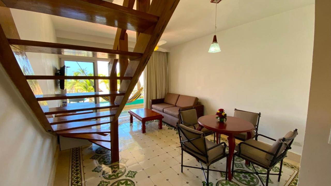 Hotel Las Americas Casa De Playa Cartagena Exteriör bild A living room in a typical apartment at the resort