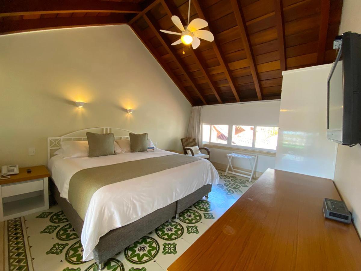 Hotel Las Americas Casa De Playa Cartagena Exteriör bild A room at the hotel