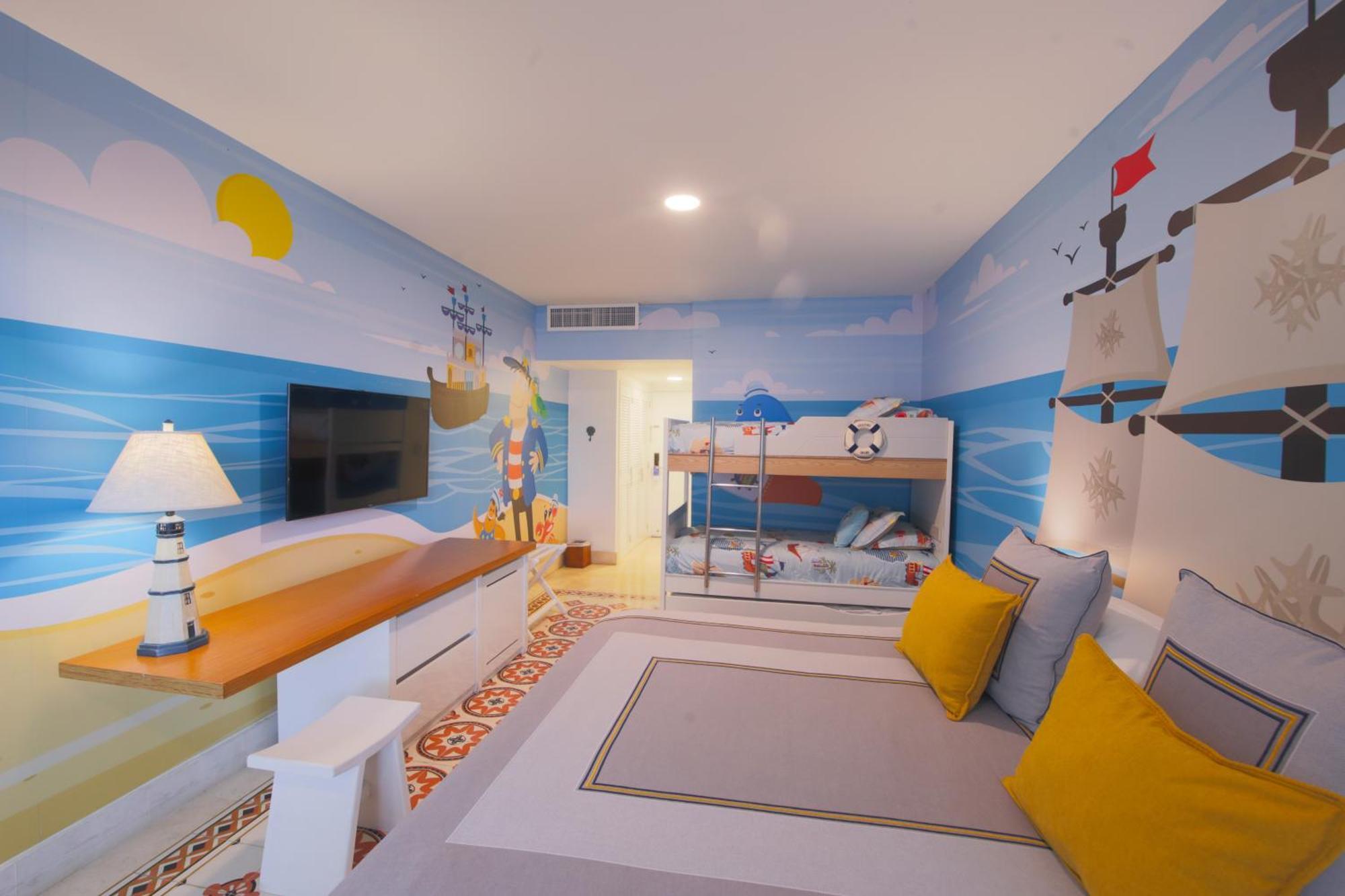 Hotel Las Americas Casa De Playa Cartagena Exteriör bild A room at the Great Wolf Lodge in Concord, North Carolina